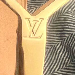 Louis Vuitton Pegase luggage hand strap